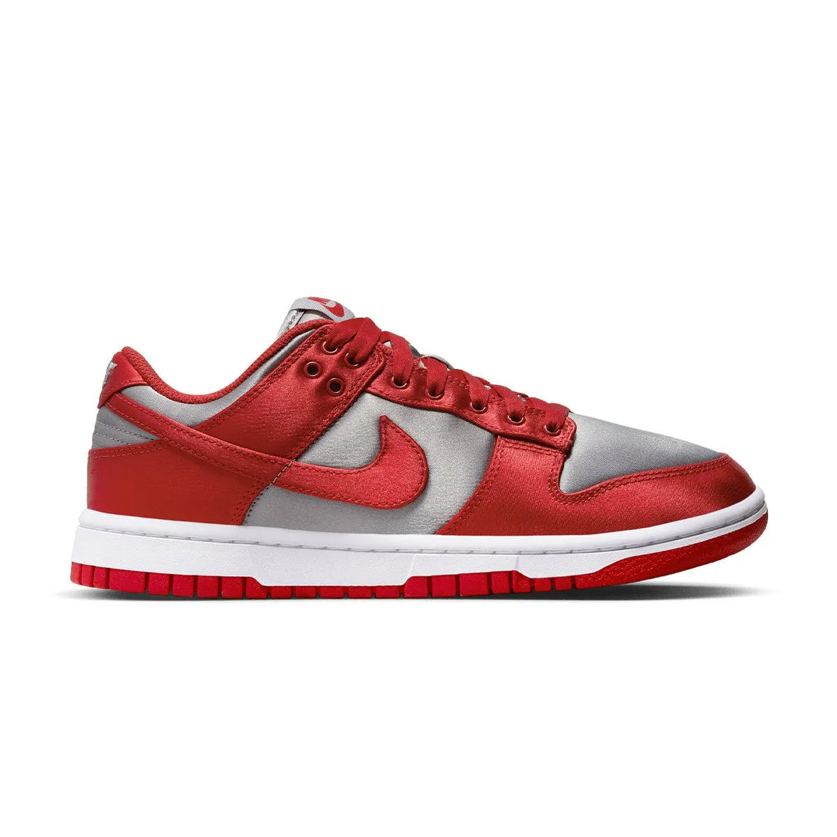 Wmns Dunk Low 'Satin UNLV' group walk