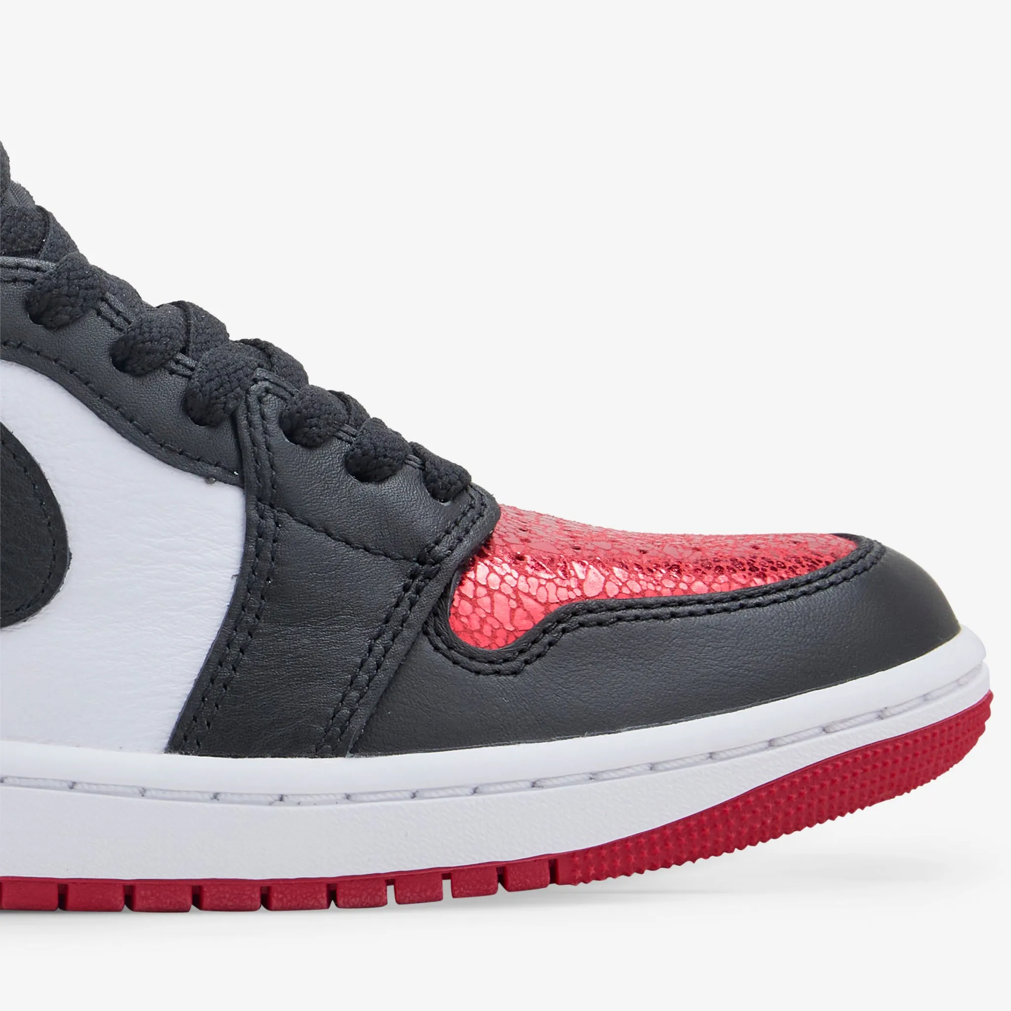 Women's Air Jordan 1 Retro High OG Varsity Red | Black | White Foot Motion Slow Hike