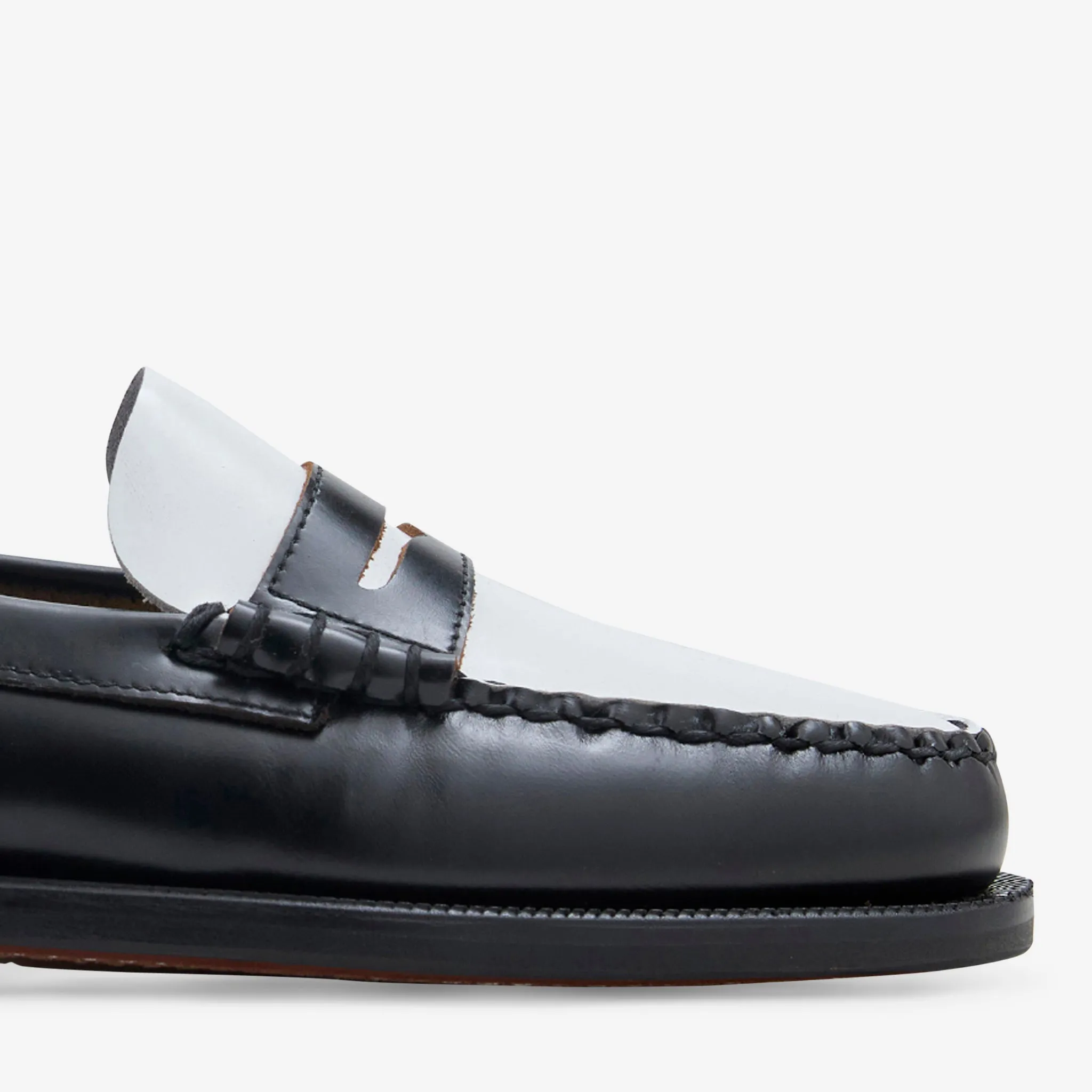 Women's Classic Dan Loafer Black | White Plain Finish
