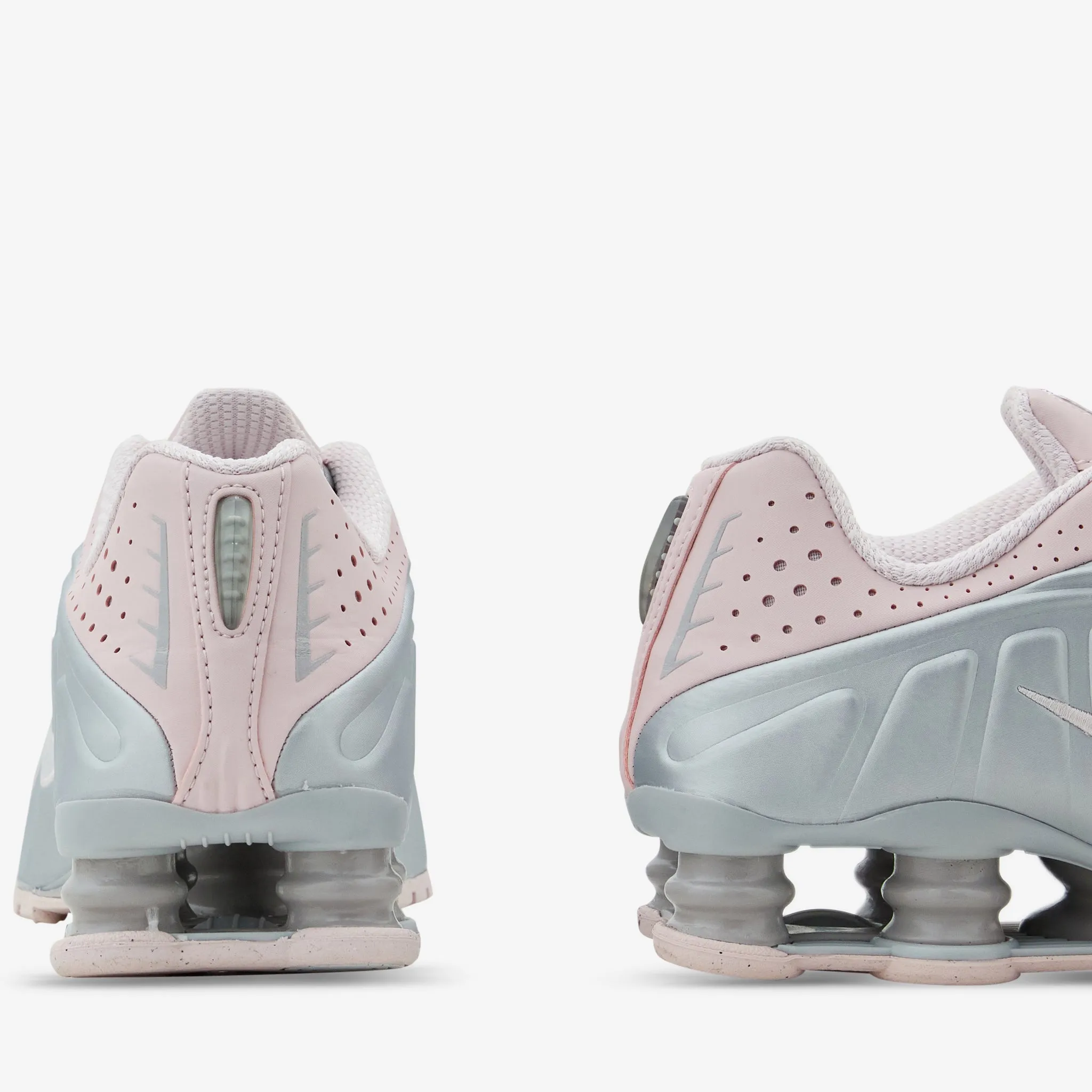 Women's Shox R4 Barely Rose | Metallic Platinum Natural Flow Fast Walk