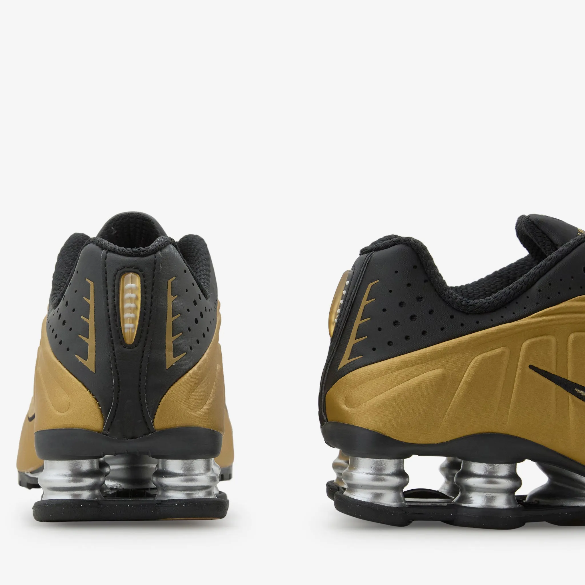 Women's Shox R4 Black | Metallic Gold | Metallic Silver Chill Day