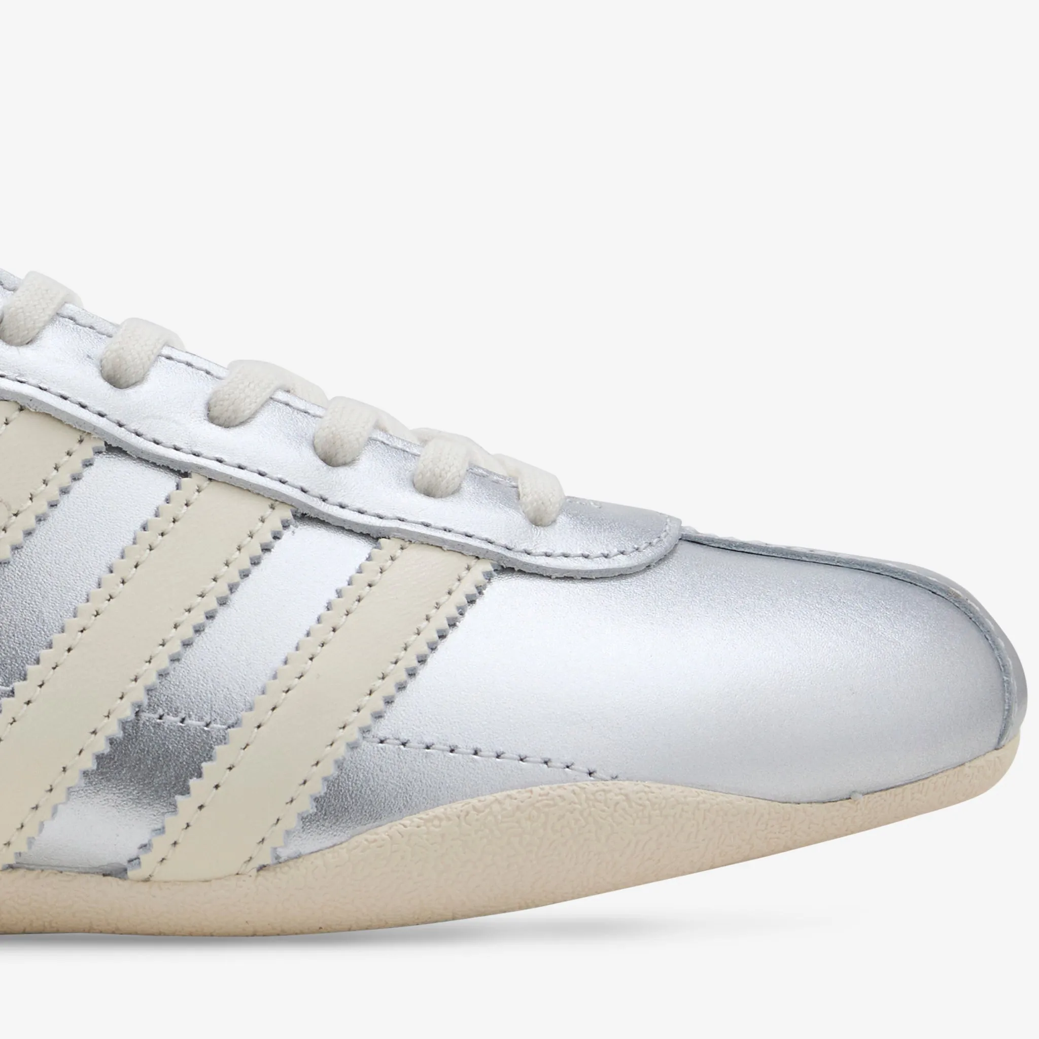 Women's Tokyo Silver Metallic | Cream White | Gold Metallic dirt path