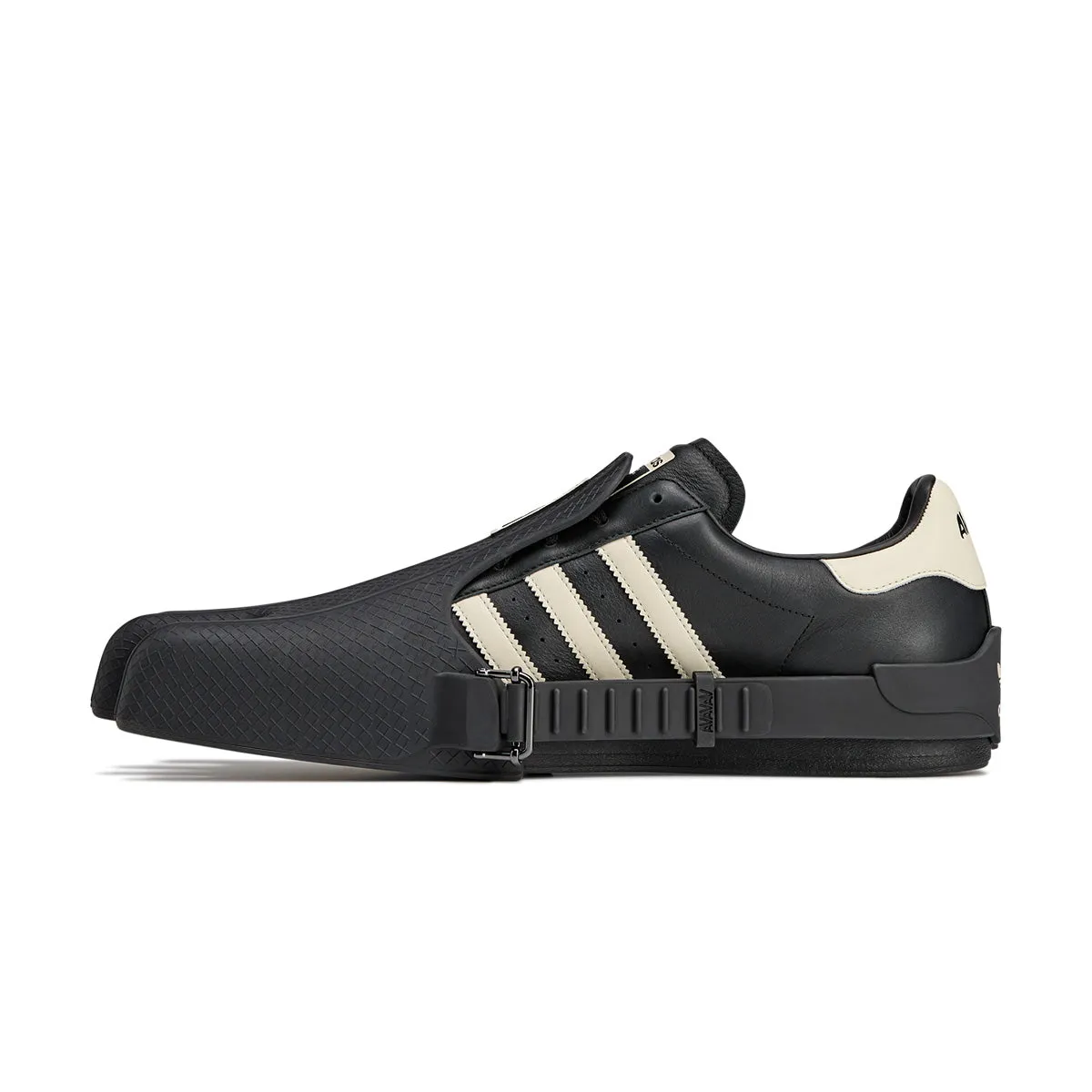   Avavav Superfinger Superstar ??Core Black Cream?? Cushioned heel Vintage Mood
