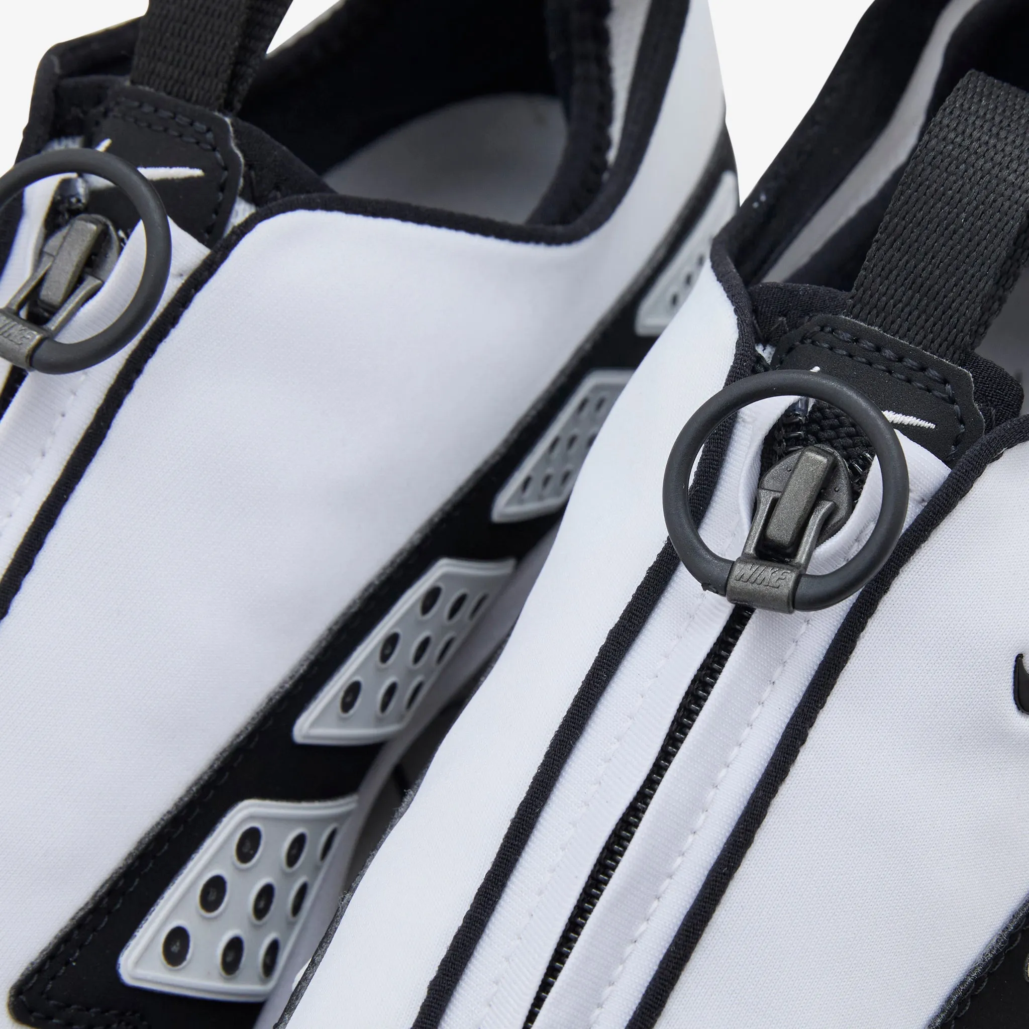 Women's Air Max SNDR White | Black Travel Ready City Escape