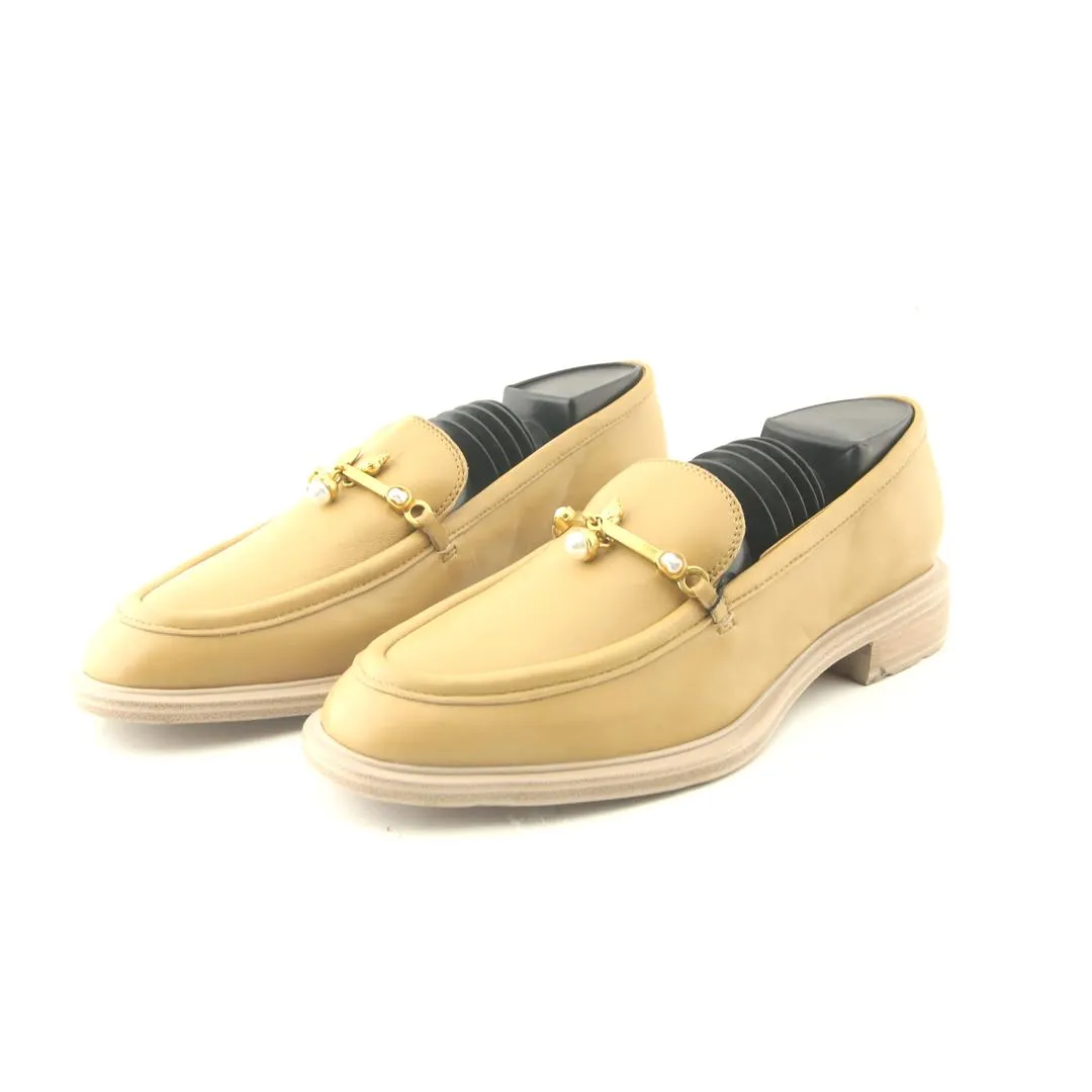 Fashionable Look Heel SARTO. .